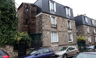 Le domicile de Florence Lamblin, adjointe au maire du 13e arrondissement de Paris, mise en examen dans une affaire de blanchiment d'argent de la drogue.