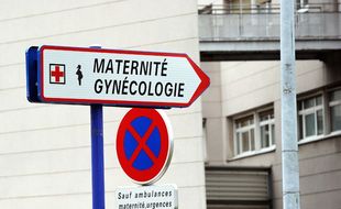 Un panneau indiquant une maternité. (illustration)