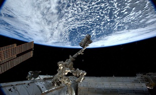 La Terre vue de l'ISS par l'astronaute italienne Samantha Cristoforetti.