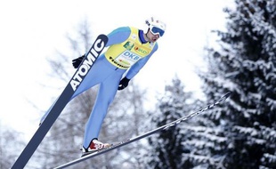 Le Français Jason Lamy-Chappuis, champion olympique et du monde, a remporté la deuxième penalty race (course à handicap) de la saison de Coupe du monde de combiné nordique, vendredi à Val di Fiemme (Italie), en devançant l'Allemand Björn Kircheisen et le Norvégien Mikko Kokslien.
