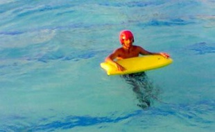 Port du casque oblogatoire dans la piscine à vagues d'Etampes !
