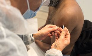 Une personne se faisant vacciner à Toulouse (Illustration).