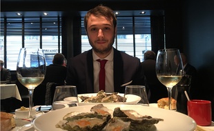 Notre lecteur William B devant les huîtres de Guy Savoy au Chiberta