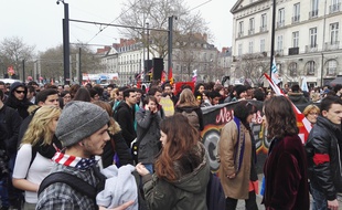 De nombreux jeunes, lycéens et étudiants, sont présents dans la manifestation.
