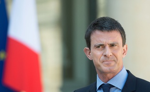 Le Premier ministre Manuel Valls parle à la presse le 22 avril 2015