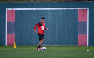 Yoann Gourcuff, lors d'un entraînement avec le Stade Rennais, le 3 novembre 2015 au centre de la Piverdière. AFP PHOTO / THOMAS BREGARDIS