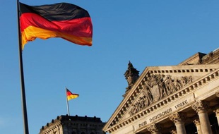 L'Allemagne s'inquiète de voir son image d'efficacité écornée par les retards à répétition de l'aéroport de Berlin et les couacs autour d'autres grands projets également reportés aux calendes grecques.