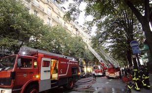 Des pompiers en intervention lors d'un incendie à Paris