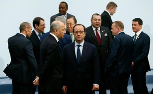François Hollande au milieu de dirigeants le 30 novembre 2015 au Bourget