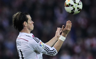 Gareth Bale contrôle le ballon lors d'un match du Real Madrid