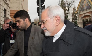 Le ministre iranien des Affaires étrangères Mohammad Javad Zarif arrive à l'ambassade iranienne à Vienne le 18 novembre 2014 dans le cadre de la reprise des négociations avec les Occidentaux sur le nucléaire