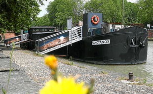 La péniche Sanctanox accueillera une partie de la Maison Nougaro.