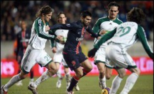 Le Paris SG s'est extirpé d'un contexte pesant en se qualifiant pour les 16e de finale de Coupe de l'UEFA mercredi aux dépens du Panathinaïkos (4-0), tandis que Nancy, déjà qualifié, n'a pu conserver sa première place de poule sur le terrain des Blackburn Rovers (1-0).