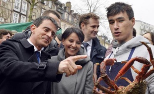 Le Premier ministre français Manuel Valls et la ministre de l'Education nationale Najat Vallaud-Belkacem étaient aux Lices samedi matin.