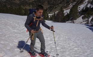 David Labarre, non-voyant, s'entraîne dans les Pyrénées pour escalader quatre sommets en deux ans.