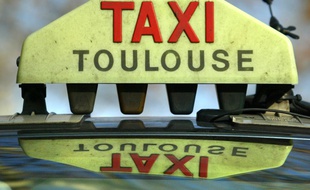 Enseigne logo de taxi de Toulouse.
