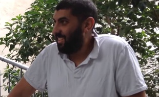 Capture d'écran d'une vidéo du compte YouTube de Skyrock, «Momo de La Radio Libre - ALS Ice Bucket Challenge»