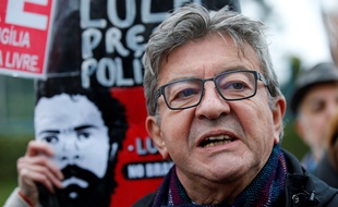 Jean-Luc Mélenchon lors de sa visite en prison le 5 septembre 2019 à l'ancien président brésilien Lula à Curitiba au Brésil.