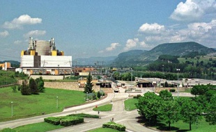 Un dégagement de fumée s'est déclaré jeudi soir à la centrale nucléaire Superphénix de Creys-Malville (Isère) en cours de démantèlement, a-t-on appris auprès de la gendarmerie et de l'Autorité de sûreté nucléaire (ASN) Rhône-Alpes.