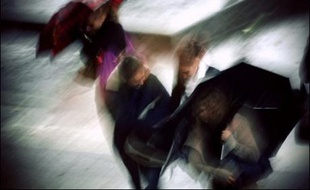 Avec des mois de juillet et août très arrosés, le moral des fabricants de parapluies est au beau fixe, leur chiffre d'affaires s'étant pour certains envolé de 66% par rapport à un été habituel.