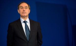 Le Sénat, à majorité de gauche, a voulu marquer les esprits contre la très décriée circulaire Guéant sur les étudiants étrangers en votant mercredi une proposition de résolution jugeant "essentiel" pour la France de favoriser "l'emploi" de ces derniers.