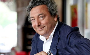 William Abitbol, personnalité politique et chef cuisinier, pose lors de l'enregistrement de l’émission "On en parle a Paris" sur France 3 Ile-de-France le 13 mai 2009.