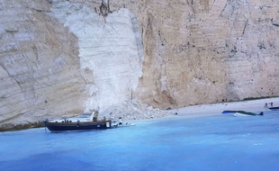 L'éboulement sur la plage Navagio (Grèce) a fait sept blessés jeudi 13 septembre 2018.