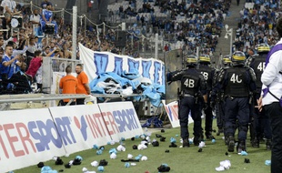 Des CRS interviennent lors de OM-OL, le 21 septembre 2015 au Vélodrome de Marseille.