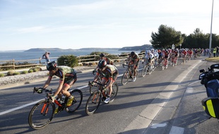 Un peloton de coureurs (illustration)