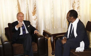 Les responsables maliens ont réitéré vendredi leur volonté d'organiser des élections au mois de juillet, en recevant le chef de la diplomatie française Laurent Fabius, venu prendre le pouls politique à Bamako, annonçant le maintien d'un millier de soldats sur le sol malien.