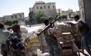 Une journaliste japonaise a été tuée lundi en couvrant les affrontements à Alep, tandis que deux reporters arabes et un troisième turc sont portés disparus dans cette deuxième ville de Syrie, rapporte l'Observatoire syrien des droits de l'Homme.
