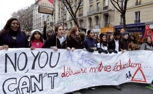 Quelque 127.000 jeunes selon la police, 150.000 selon les organisateurs ont manifesté jeudi dans toute la France contre le projet de réforme du lycée du ministre de l'Education, Xavier Darcos annonçant la réouverture de tout ce dossier et proposant des Etats généraux.