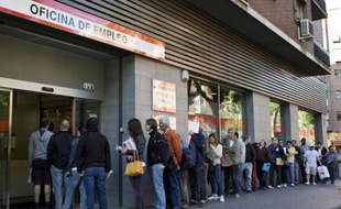 Les dirigeants européens se retrouvent jeudi pour un sommet consacré à la lutte contre le chômage des jeunes, qui gangrène le continent, mais ils ne promettent pas de solution miracle un an après le lancement d'un pacte pour l'emploi dont les effets tardent à se faire sentir.
