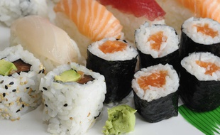 Un plateau de sushis (illustration).