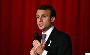 Le ministre français de l'Economie Emmanuel Macron à Tokyo le 25 novembre 2014