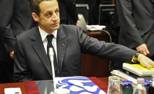 La France prend le 1er juillet la présidence de l'Union européenne dans une atmosphère de crise qui contrarie l'ambition affichée de Nicolas Sarkozy de s'attaquer d'urgence à des sujets concrets pour rapprocher l'Europe de ses citoyens.