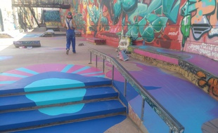 Pour ses 10 ans, le skatepark de la Friche s'offre une nouvelle fresque et de nouveaux modules.