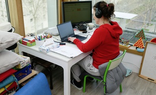 Vous voudriez télétravailler mais votre patron refuse, racontez nous