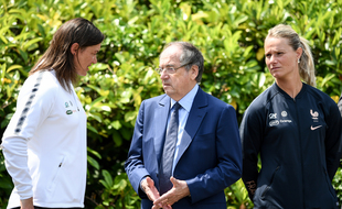 Corinne Diacre, Noël Le Graët et Amandine Henry avant la Coupe du monde 2019 en France.
