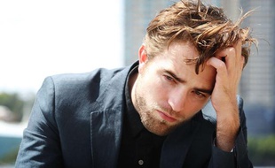 Robert Pattinson lors d'une séance photo pour la sortie du prochain «Twilight», à Sydney en Australie, le 22 octobre 2012.