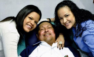 L'état de santé du président vénézuélien Hugo Chavez, hospitalisé depuis presque trois mois pour un cancer, connaît une "aggravation" en raison "d'une nouvelle et grave infection" respiratoire, et sa situation demeure "délicate", a annoncé lundi le gouvernement.