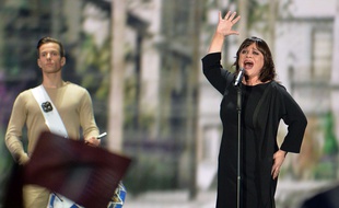 Lisa Angell chante «N'oubliez Pas» lors de la finale de l'Eurovision, le 23 mai 2015 à Vienne (Autriche).