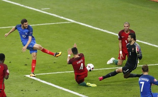 Gignac et son tir sur le poteau en finale de l'Euro.