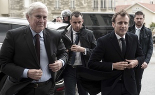 Le maire de Biarritz Michel Veunac (à gauche) et le président de la République Emmanuel Macron, lors de sa visite dans la ville basque en mai 2019 pour préparer le G7 du mois d'oaût.