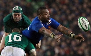 Mathieu Bastareaud, ici contre l'Irlande le samedi 9 mars 2013, sera chargé d'amener sa puissance contre l'Ecosse samedi.