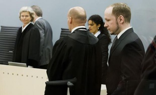 Le 22 juillet, Breivik avait tué 69 personnes sur l'île d'Utoeya où se tenait un camp d'été de la jeunesse travailliste, juste après avoir fait exploser une bombe près du siège du gouvernement, faisant huit autres victimes.