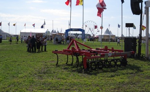 A Saint Jean d Illac, premiere edition de Terres de Jim, une manifestation agricole en plein air.
