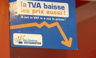 L'autocollant officiel signalant une baisse des prix dans la restauration à partir du 1er juillet 2009.