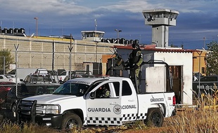 La garde nationale mexicaine devant la prison de Zacatecas, le 1er janvier 2020.