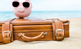 Les Caisses d'allocations familiales financent chaque année les départs en vacances de 590 000 enfants.